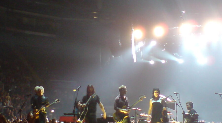 Foo Fighters Inducted Into The Rock And Roll Hall Of Fame
