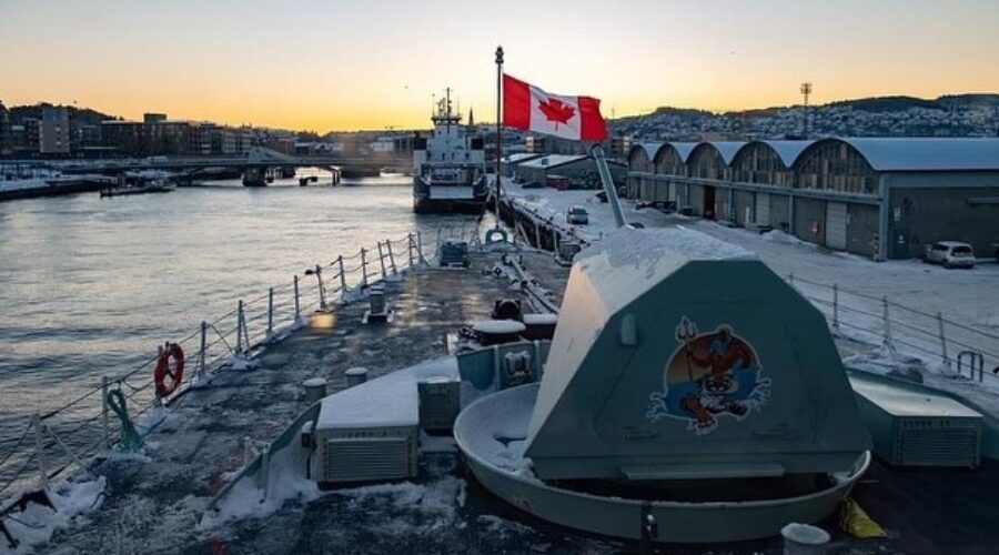 Holiday homecoming for 250 crew on HMCS Fredericton