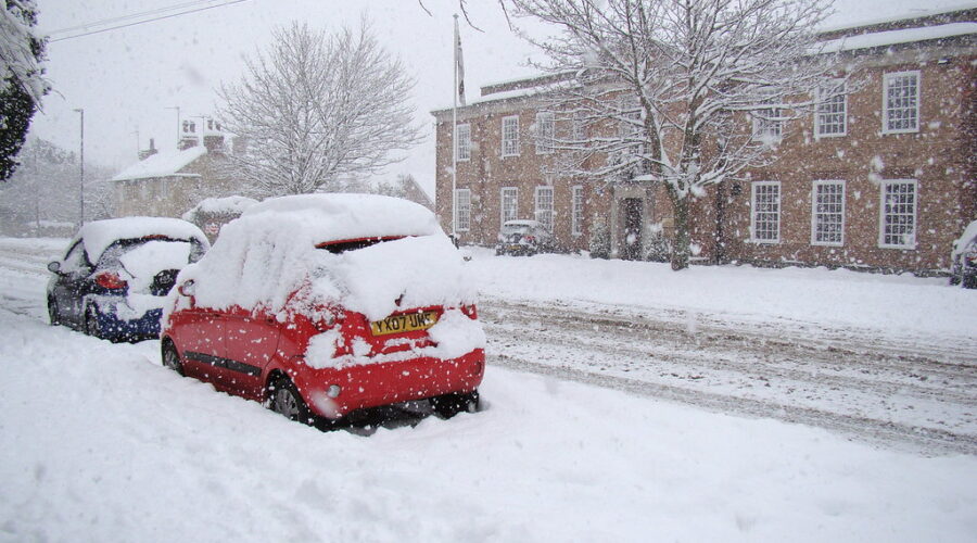Heavy snow creates headaches during morning commute