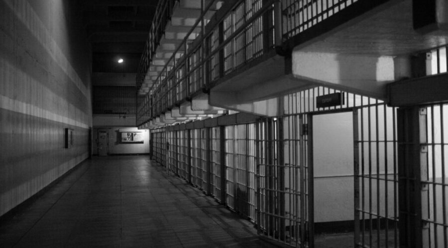 Escaped inmate robbed bank, dine and dashed while on the lam