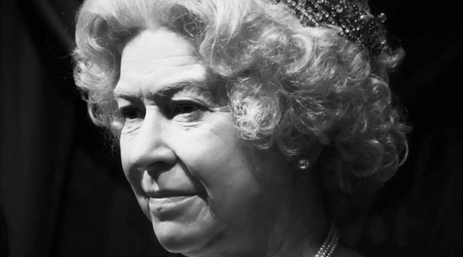 Doctors Concerned For Health Of Queen Elizabeth II