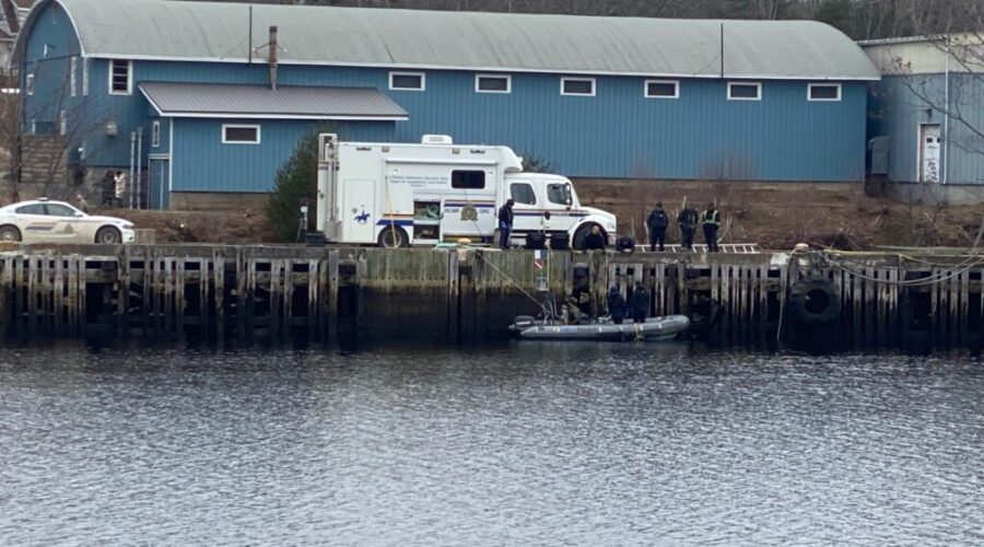 Body pulled out of vehicle in LaHave River