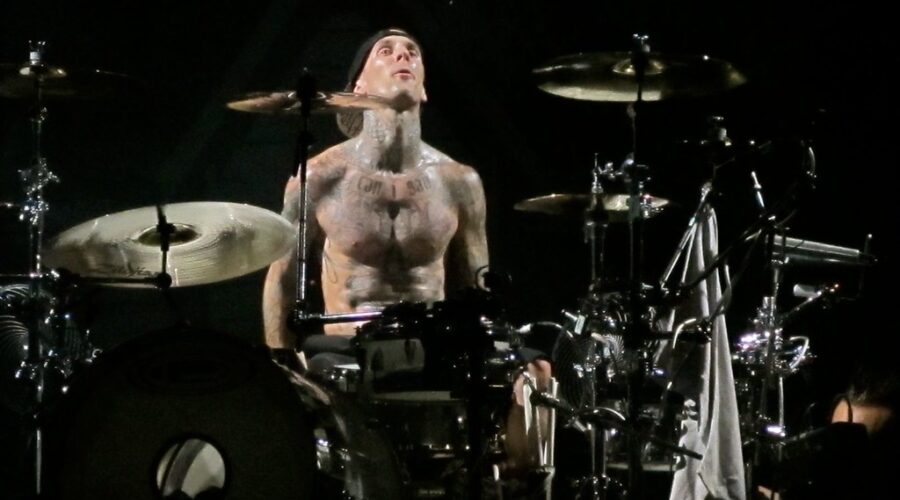 Blink 182 Resumes European Tour Tomorrow