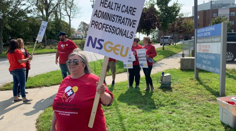 Admin professionals in healthcare reach tentative deal with province