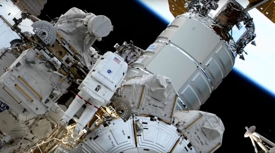 Bag of tools joins orbital debris