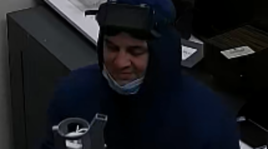 Suspects wanted after break-in at Bedford jewelry store