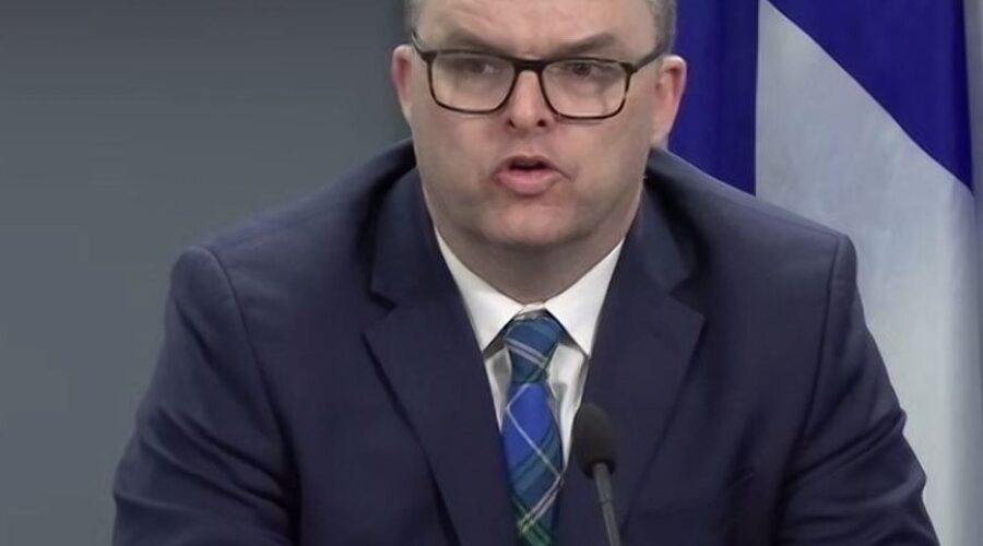 N.S. cabinet minister resigns, Liberal MLA joins Tories