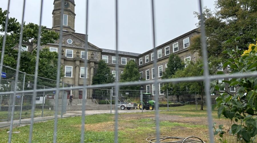 UPDATED: Fences surround former spot of pro-Palestine tents on Dal campus