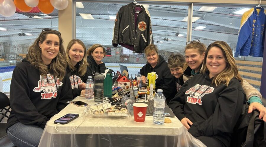 Locals buckle down as voting begins in Kraft Hockeyville competition