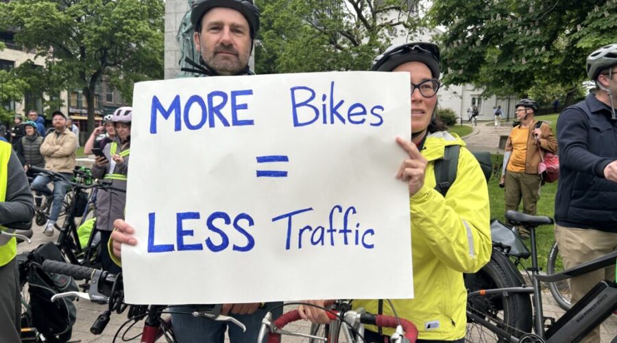 Premier backs Halifax mayor on rejected bike lane pause