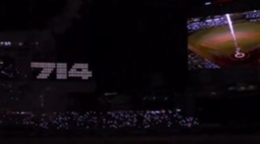 Last Night’s Hank Aaron Tribute On 7/15 Was The Craziest Thing You’ll Ever See On A Baseball Diamond