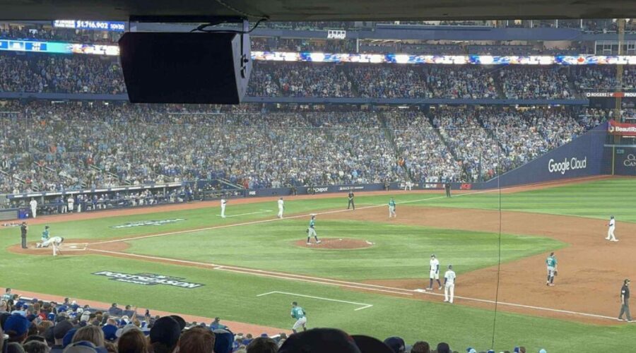 Blue Jays lose Game 3 of World Series after record 18 innings