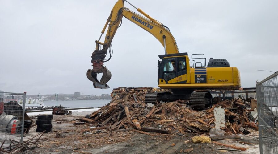 Haligonians reminisce as iconic Salty’s restaurant gets torn to the ground