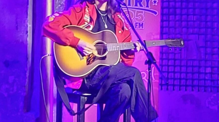 Robyn Ottolini Stars In The Hot Country Hangout