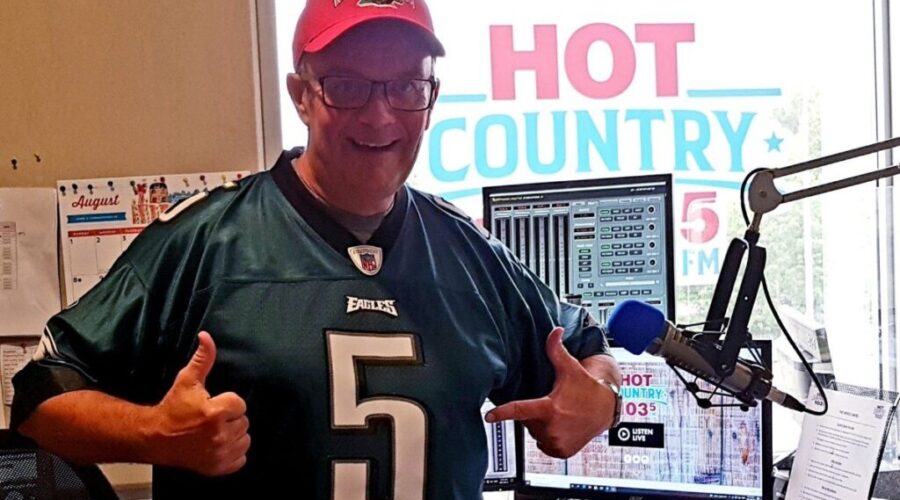 Ian Marks 5 Years at Hot Country 1035