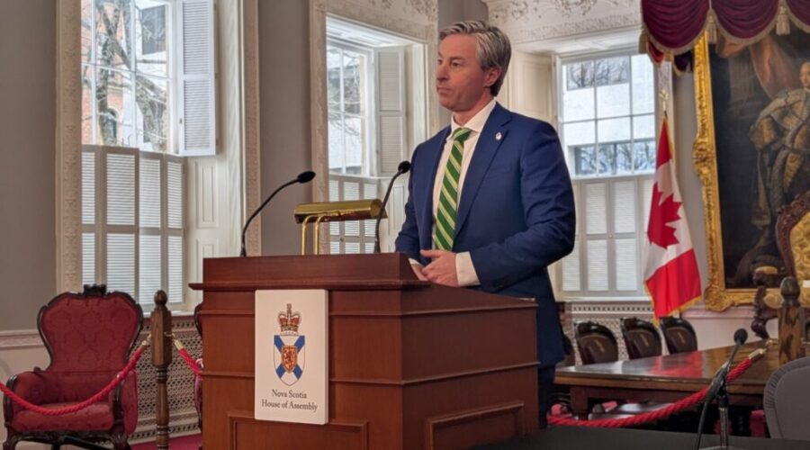 Houston highlights economy, healthcare at Yarmouth tour stop