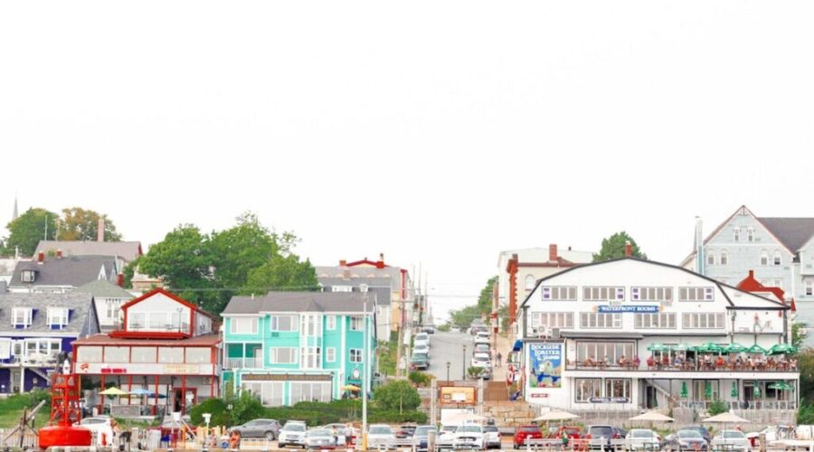 Lunenburg schedules special council meeting for legal advice